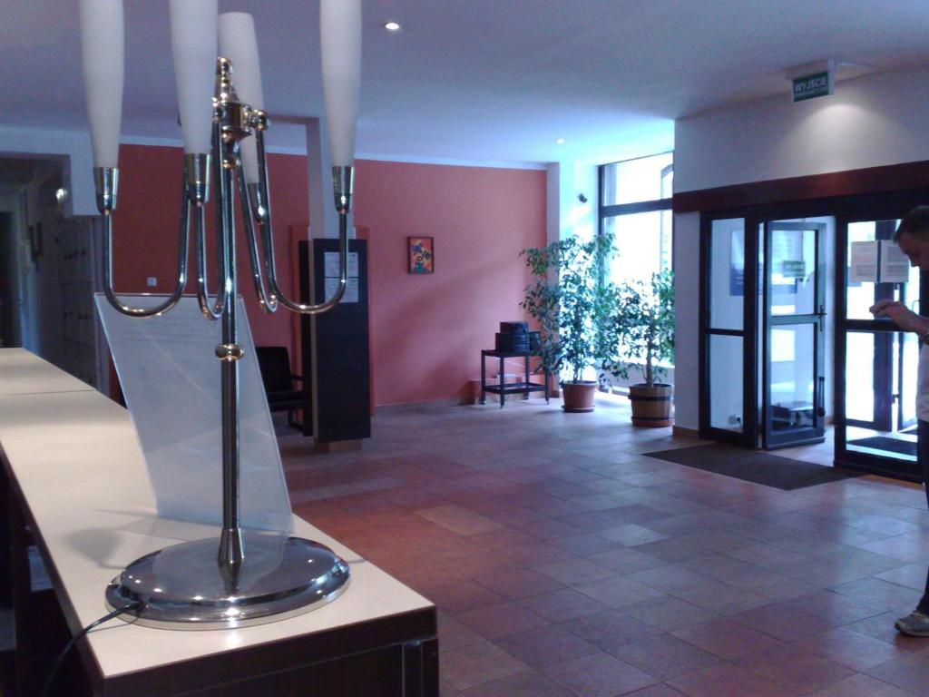 Irss Osrodek Szkoleniowy Hotel Białobrzegi Buitenkant foto