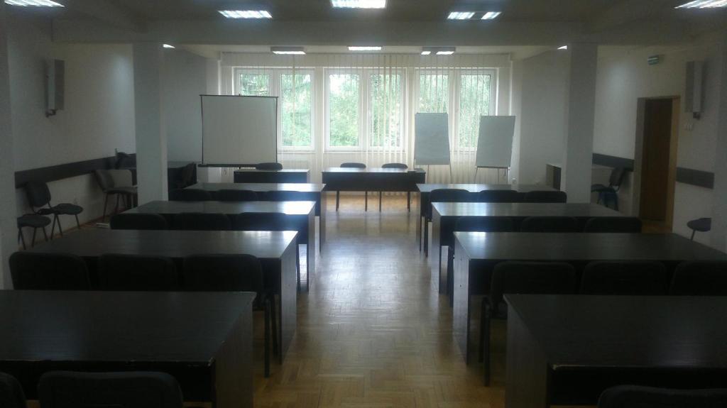 Irss Osrodek Szkoleniowy Hotel Białobrzegi Buitenkant foto