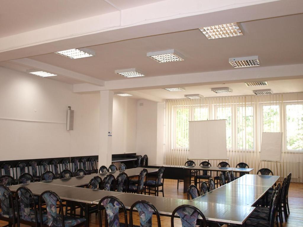 Irss Osrodek Szkoleniowy Hotel Białobrzegi Buitenkant foto