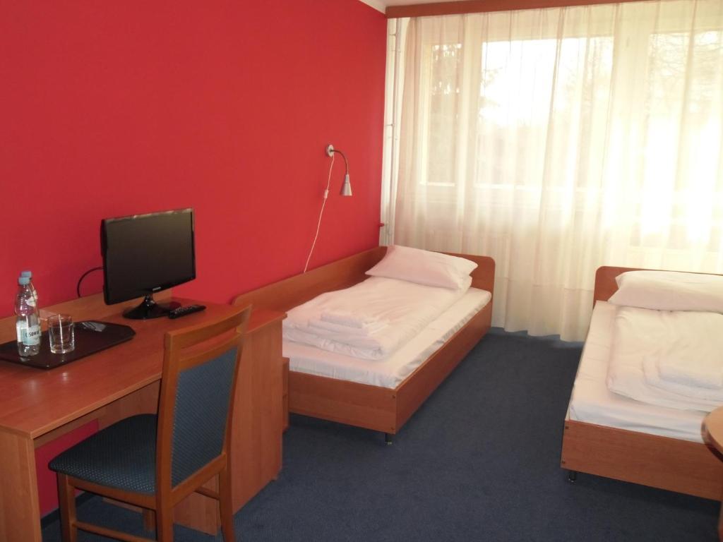 Irss Osrodek Szkoleniowy Hotel Białobrzegi Buitenkant foto